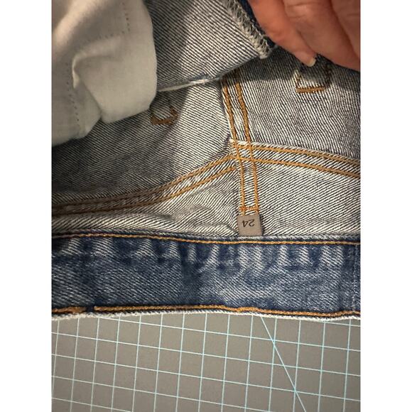 Carmar distressed denim shorts size 24 - Picture 4 of 6